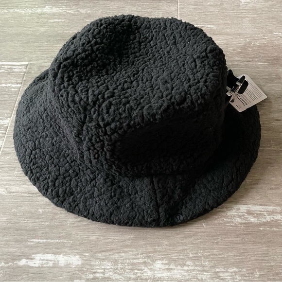 lululemon athletica Accessories - Size S/M NWT Lululemon Textured Fleece Bucket Hat - Black